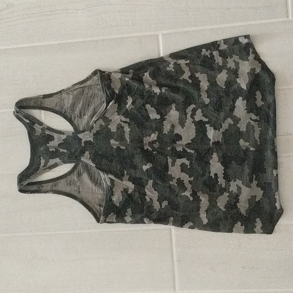 Mossimo Racer Back Camo Patterned Tank Top - Picture 4 of 4